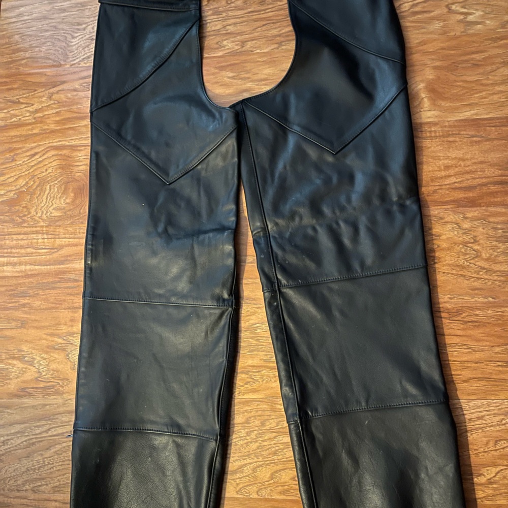 Harley Davidson men’s XL leather chaps.